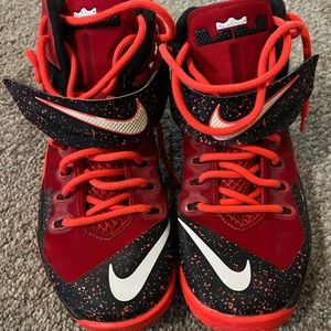 Nike Lebron Solider 8 size 8.5
